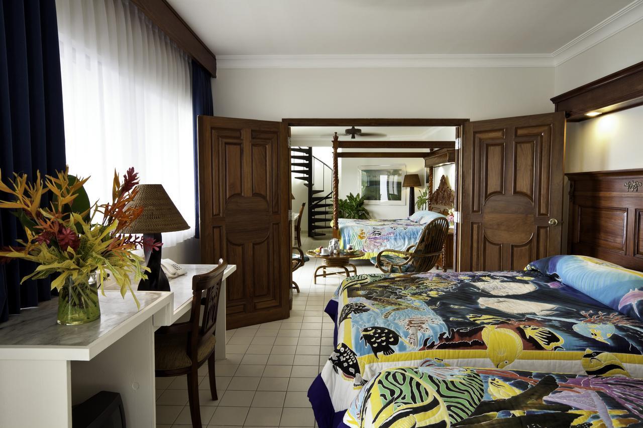 Manta Ray Bay Resort Colonia Exterior photo