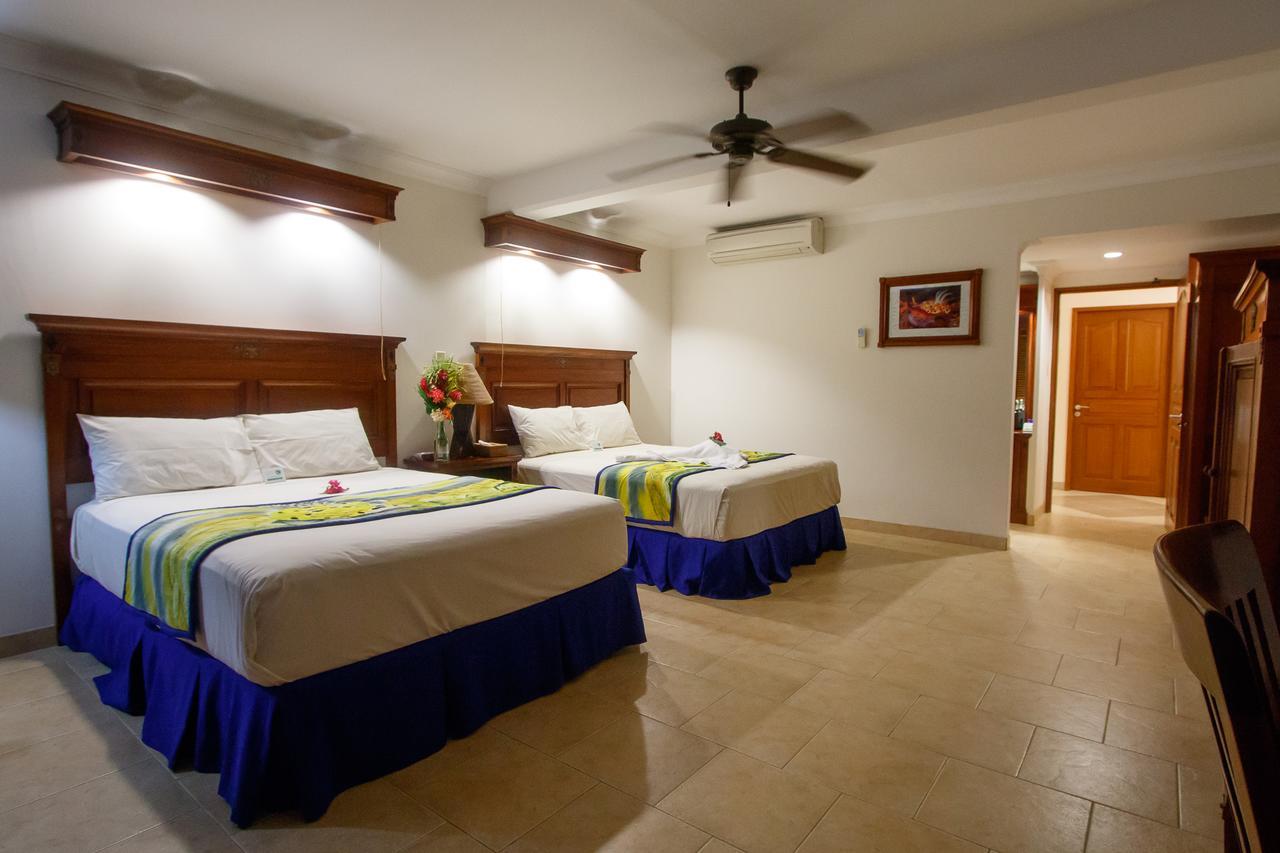 Manta Ray Bay Resort Colonia Exterior photo