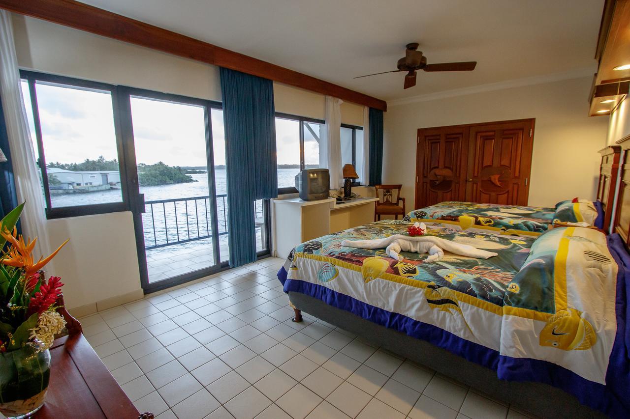 Manta Ray Bay Resort Colonia Exterior photo
