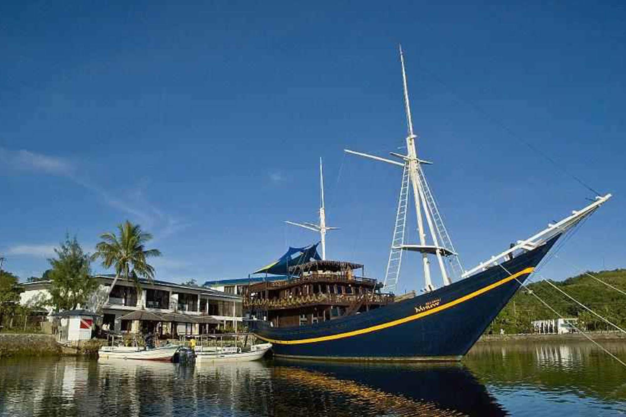 Manta Ray Bay Resort Colonia Exterior photo